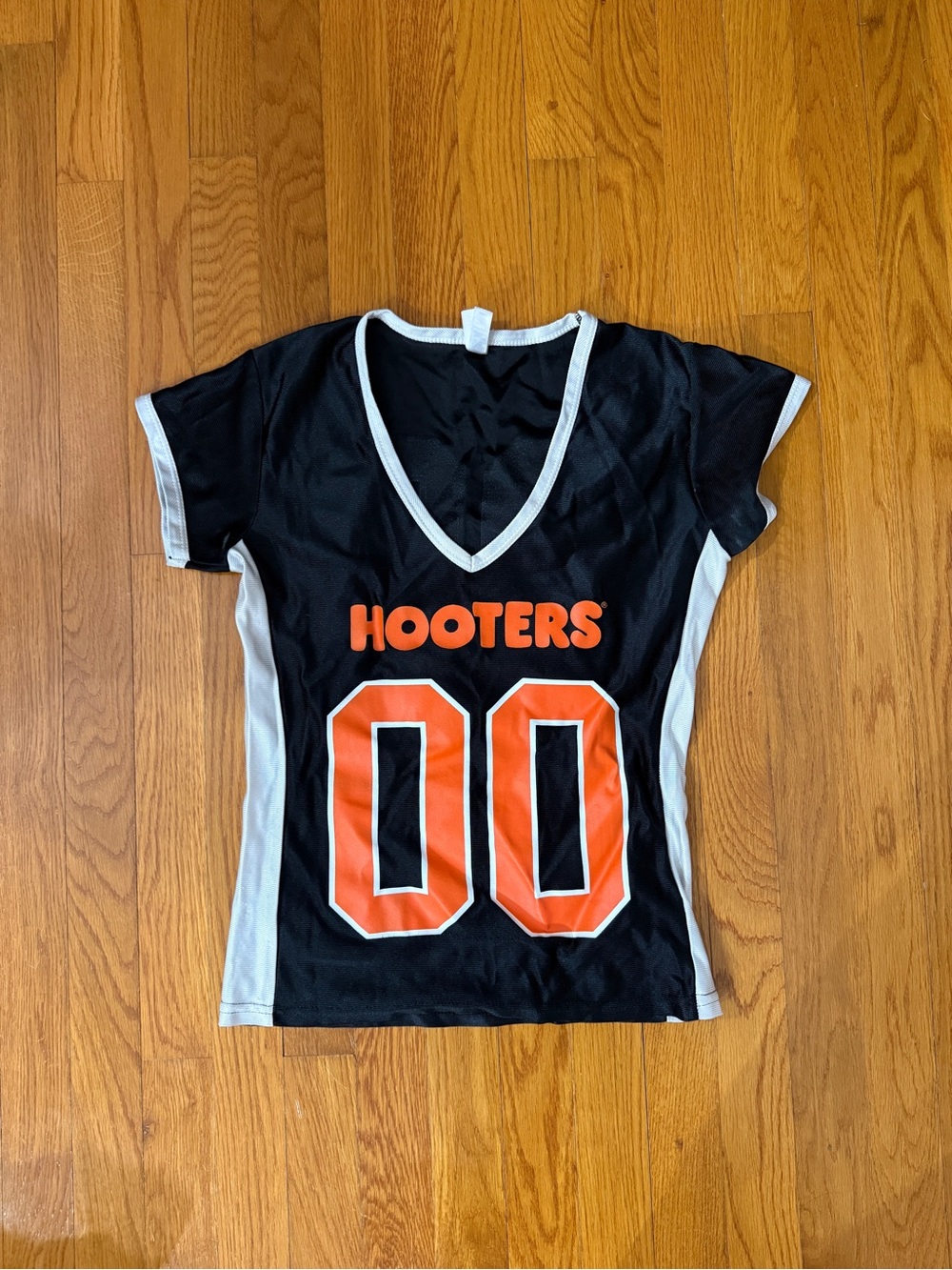 Rare Hooters Black & White V-Neck Jersey Top with Orange Graphics